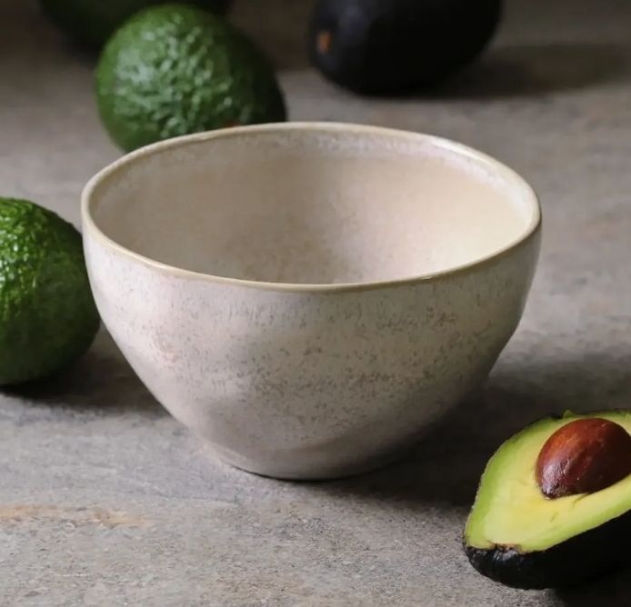 Bowl de stoneware em tom latte com acabamento artesanal
